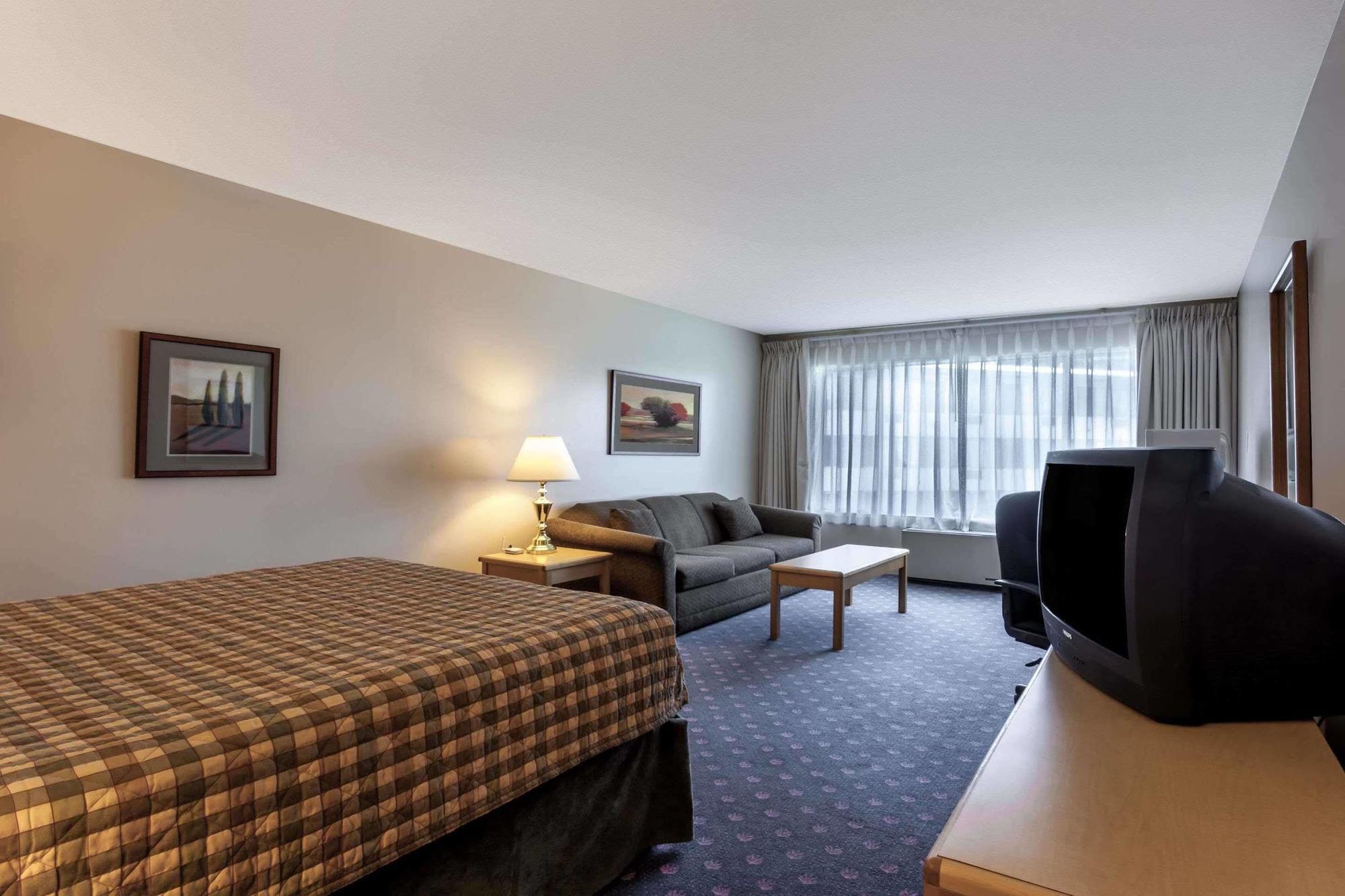 Howard Johnson By Wyndham Nanaimo Harbourside Exterior foto