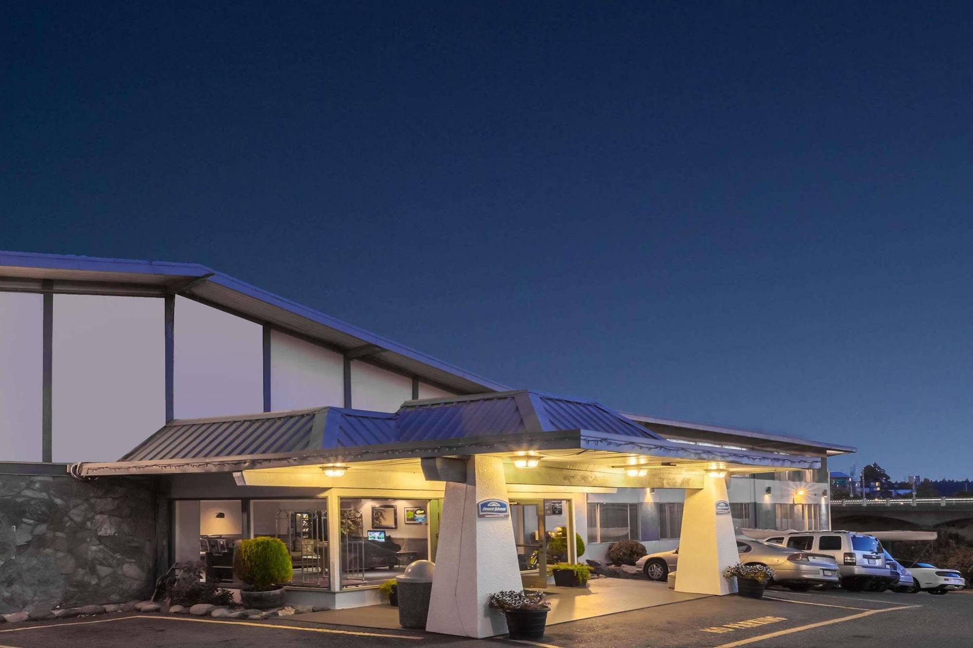 Howard Johnson By Wyndham Nanaimo Harbourside Exterior foto
